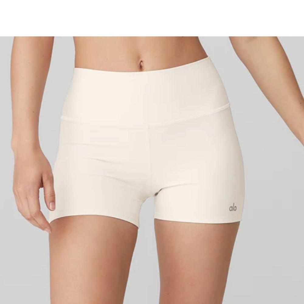 ALO 3” High Waist Airlift Shorts Ivory (NWT)